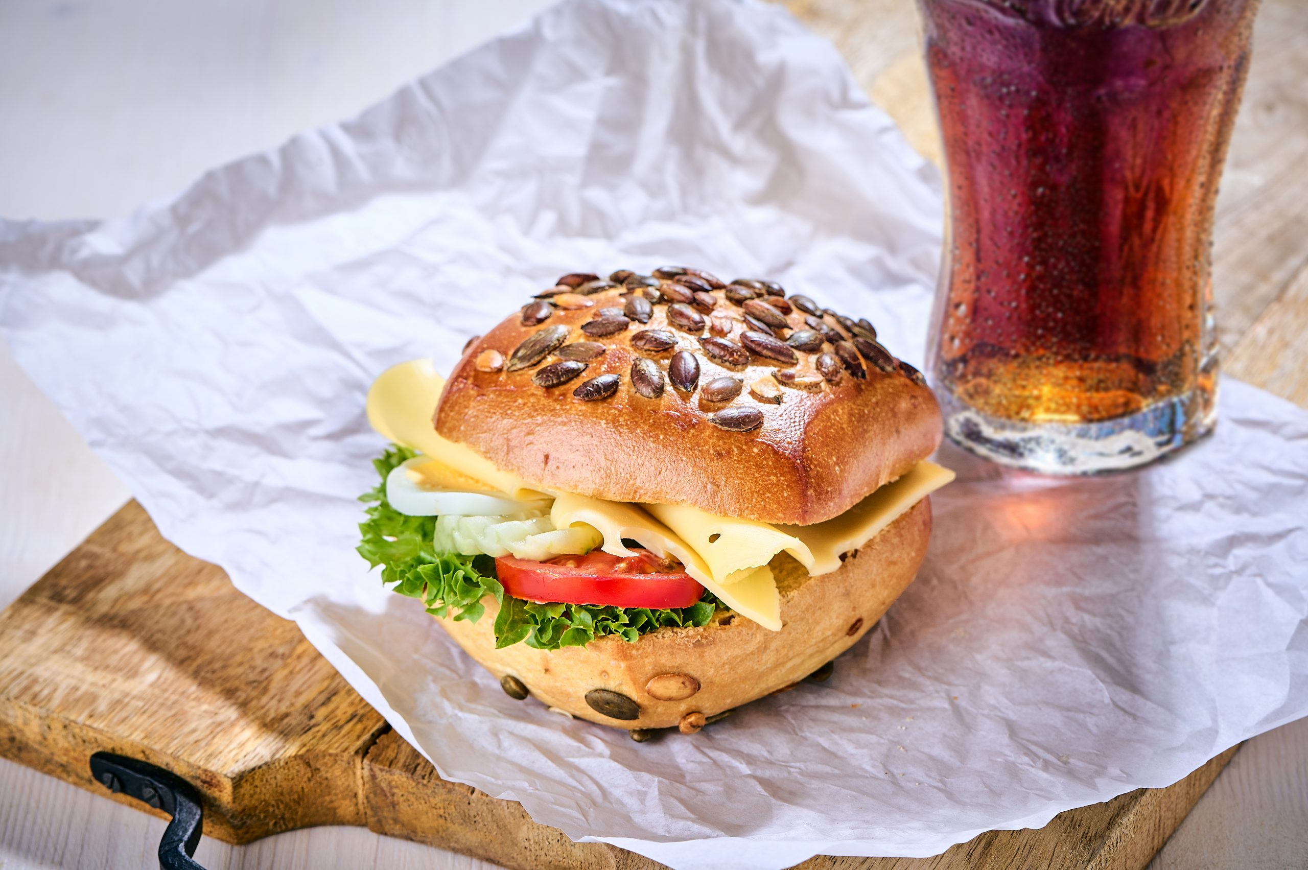 45 Ku╠êr-Biss belegt 007 Kürbisbrötchen mit Cola