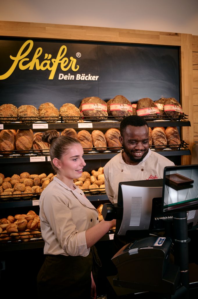 Verkäufer und Verkäuferin bei Schäfer Dein Bäcker